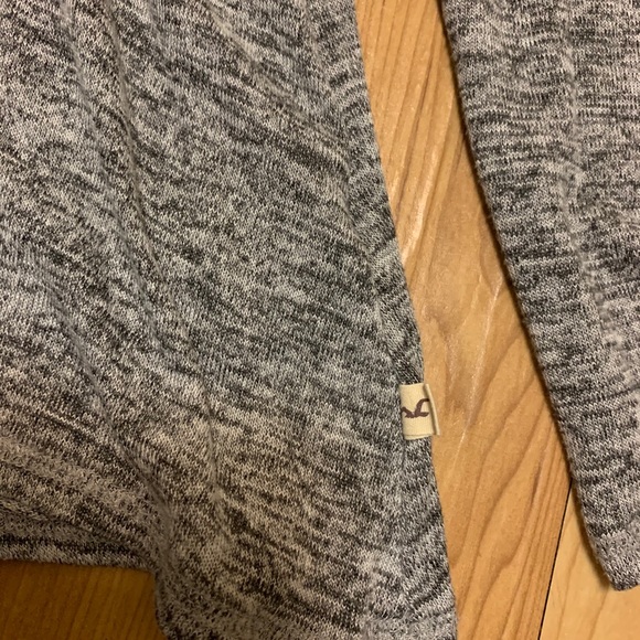 🌺 2/$25 Hollister black & white speckled sweater - Picture 4 of 6